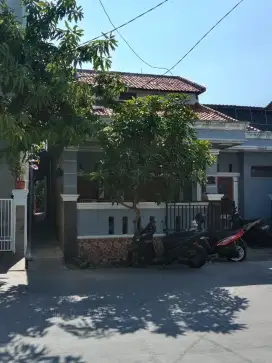 Perumahan Singaperbangsa Blok B3 no 6, 2 Lantai, Teluk Jambe Karawang