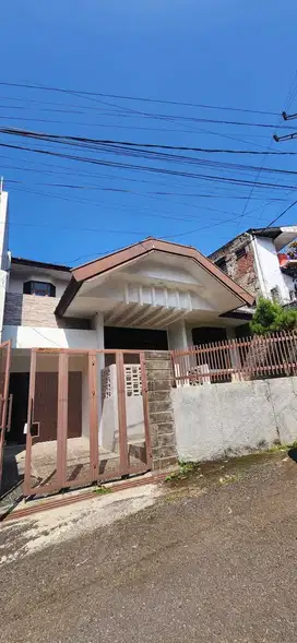 Rumah 2 Lantai Sayap Hegarmanah LT 293 LB 370 Semi Furnished SHM