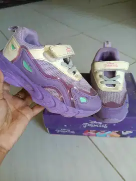 Pl sepatu disney size 29