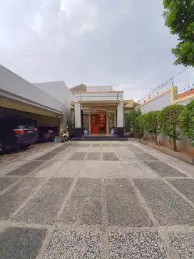Rumah Mewan nyaman & Strategis di Cipete Jakarta Selatan