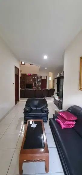 Rumah 2 Lantai Furnished di Taman Kopo Indah TKI 3