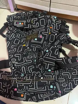 Gendongan cuddle me ultimo carrier m shape pacman black