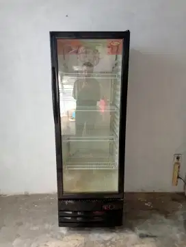 Di jual showcase daimitsu 4 rak 5 sap masih orisinil pabrik