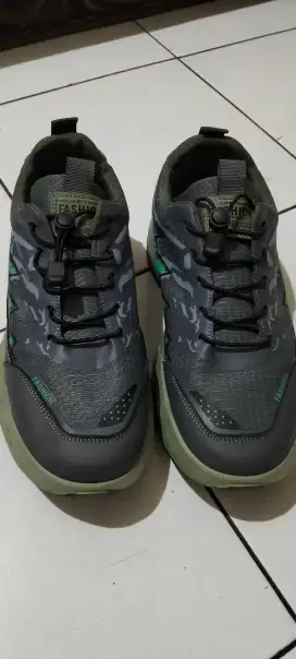 Sepatu olah raga