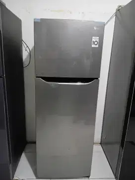 Dijual kulkas 2 pintu jumbo kapasitas 300ltr masih ori