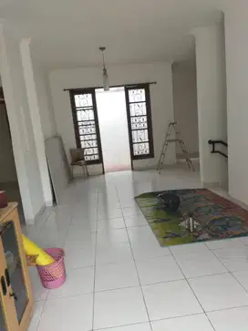 DIJUAL  Rumah 2 Lantai di Legenda Wisata