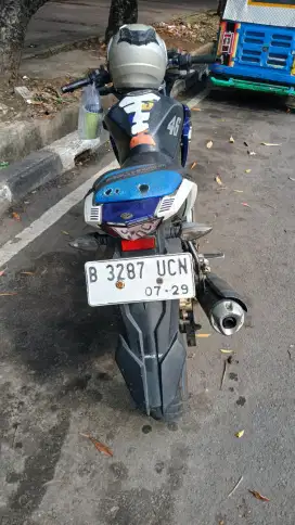 DI JUAL MOTOR BEKAS  YAMAHA VIXION WARNA BIRU,