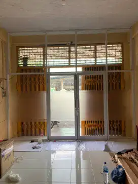 Pintu kaca dan alumunium