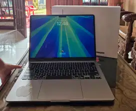 Macbook Air M2 13 8/256 Mulus