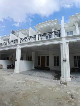 Dijual rumah siap huni balkon super luas di jagakarsa