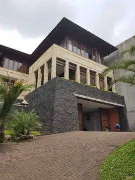 RUMAH LUX TANAH LUAS DI KOMPLEK ELIT SETRADUTA SETRA DUTA FURNISHED