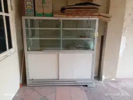 Etalase panjang 2 meteran