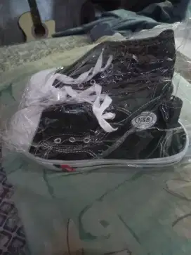 Sepatu NB untuk anak sekolah