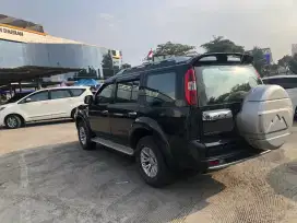 FORD EVEREST 2.5 XLT 4X2 MT HITAM 2013