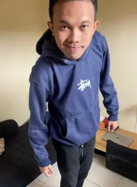 Hoodie Stüssy Navy – Streetwear Klasik dan Stylish | Ukuran M