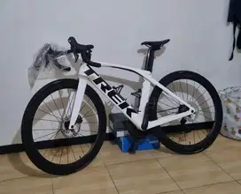 Sepeda Balap Road Bike Trek Madone