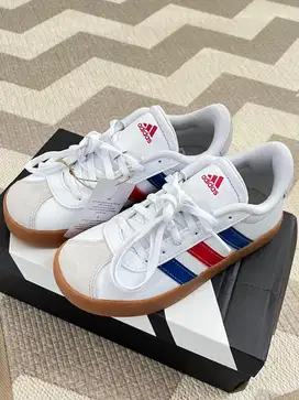 Adidas ori 100% beli di ofc store shopee
