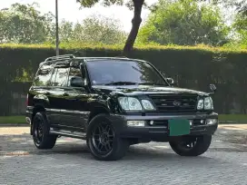 Land cruiser Cygnus 2003