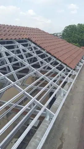 Tukang renovasi dan atap