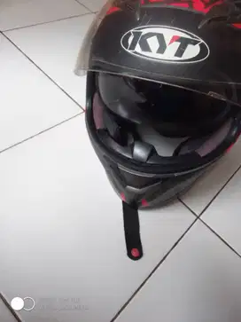 Mau jual helm fulfes merk KYT kondisi bekas