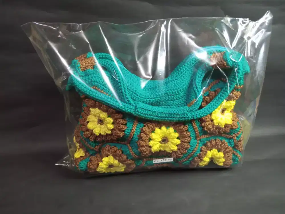 Tas Rajut Kerajinan Tangan