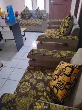 Kursi Sofa Satu Set Ruang Tamu