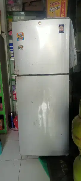 Lemari es Samsung 2 pintu inverter