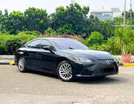 Lexus ES250 2020 / Full Spec / Very Low KM / Like NEW
