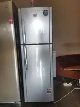 Kulkas Toshiba 2 Pintu Model Tinggi