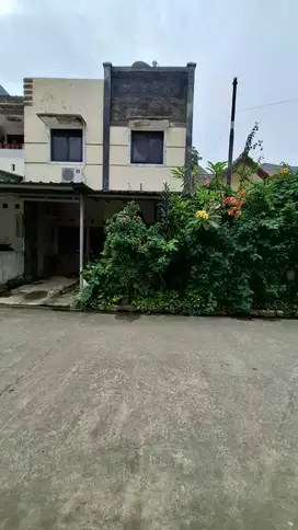 RUMAH DEKAT STATIUN UI DAN KAMPUS UI PERUM NUANSA PERMAI TUGU DEPOK