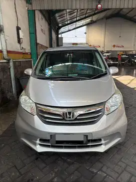 Honda freed 2012 silver metalic