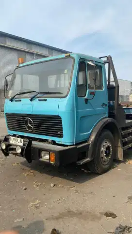 Dijual Tractor Head/Trailer Head Mercedes Benz 6x2 Thn 1991