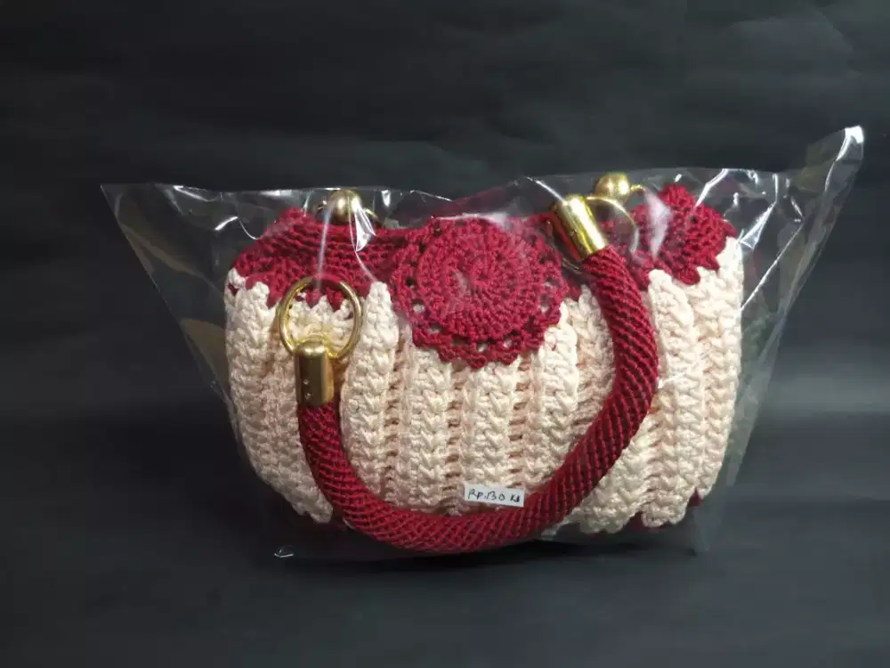 Tas Rajut Kerajinan Tangan