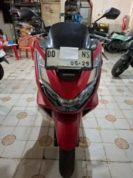 Honda pcx abs  160cc 2023 merah pemakaian 2024