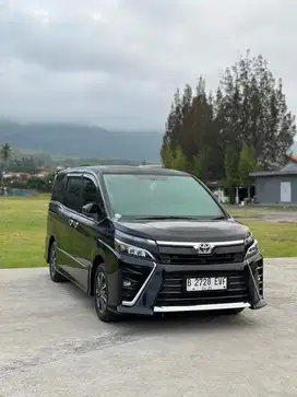Toyota Voxy 2.0 2017 Automatic