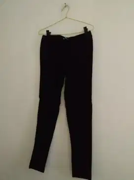 Celana panjang hitam