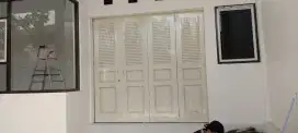 Pintu garasi mobil