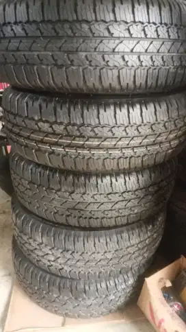 Ban Bridgestone AT 265/65-17 Made in thailand. Kondisi 99%