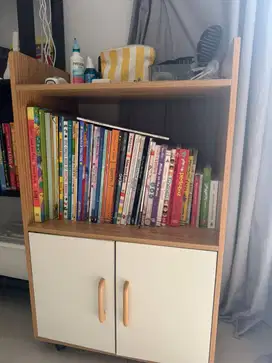 Lemari Rak Buku-buku
