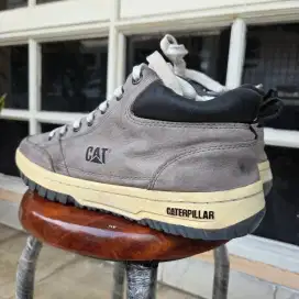 Second sepatu sneakers caterpillar size 41