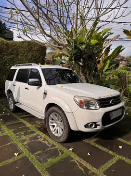 FORD EVEREST 2014 A/T ISTIMEWA