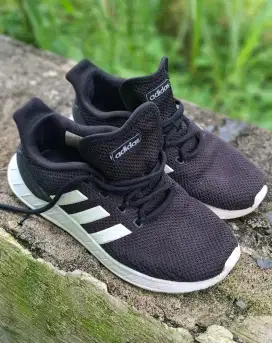 Sepatu Adidas Questar