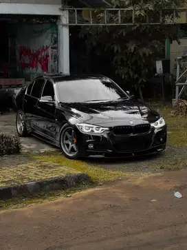 BMW 320i 2019 Bensin