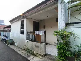 Rumah Tua di Jl Danau Lait Bendungan Hilir Tanah Bang Jakarta Pusat