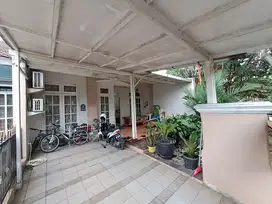 Kondisi Rumah masih standar, depan dan belakang rumah masih ada taman
