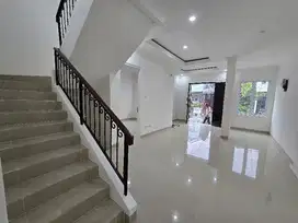 dijual rumah baru renov di legenda wisata cibubur