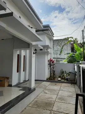 di jual rumah dlm komplek layak huni bersih terawat