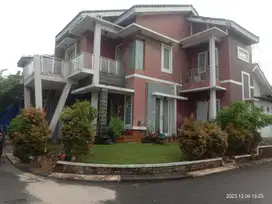 Jual Rumah Asri Mewah Siap Huni 2lt Furnish di Legenda Cibubur