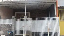 Rumah 1 Lantai Di Royal Paka Surabaya
