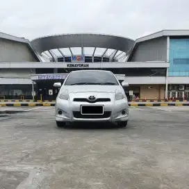‼️DP 25 JT‼️TOYOTA YARIS E 1.5 A/T, MOBIL TERAWAT & SIAP PAKAI.